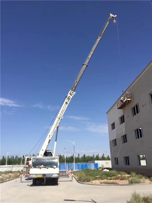 威海市“轻装强干”—— 吊车的 “轻量化臂架” 技术