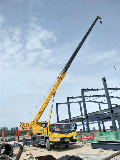 威海市超高层建筑钢结构吊装案例